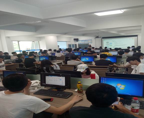 说明: E:\工作\sunbet申博\教学管理资料\院系工作资料\2018微三云小程序培训\小程序培训照片\247.jpg